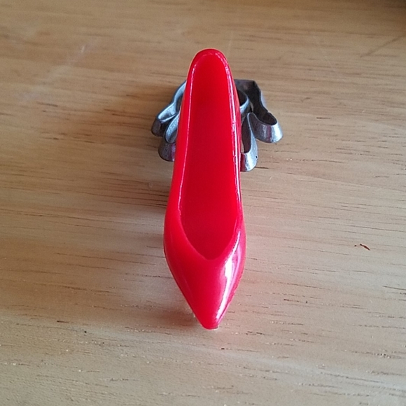 Vintage red shoe brooch pin - Picture 2 of 2